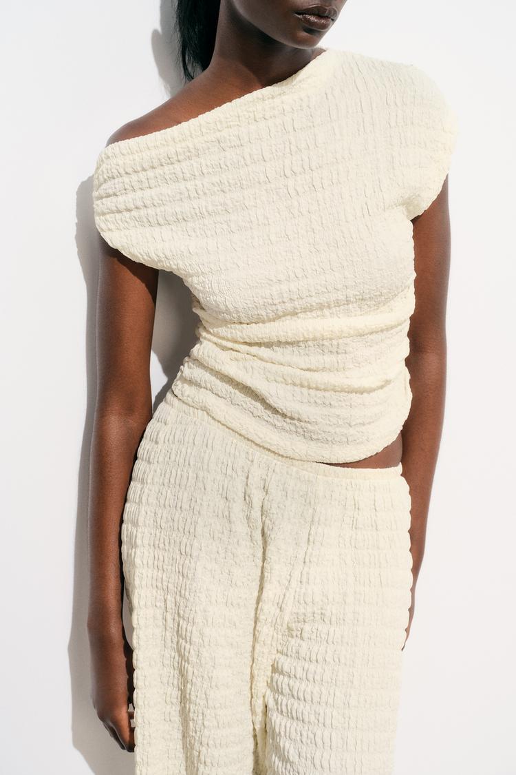 CREAMY ASYMMETRIC TEXTURED SET