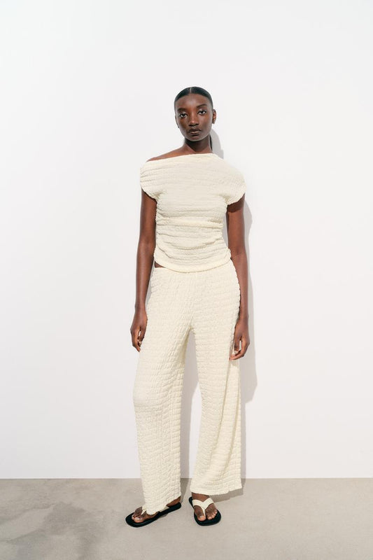 CREAMY ASYMMETRIC TEXTURED SET