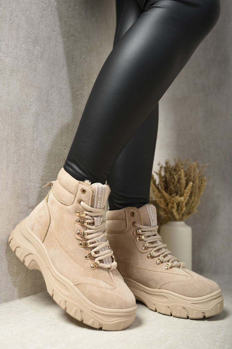 CHUNCKY LACE-UP PLATFORM ANKLE BOOTS